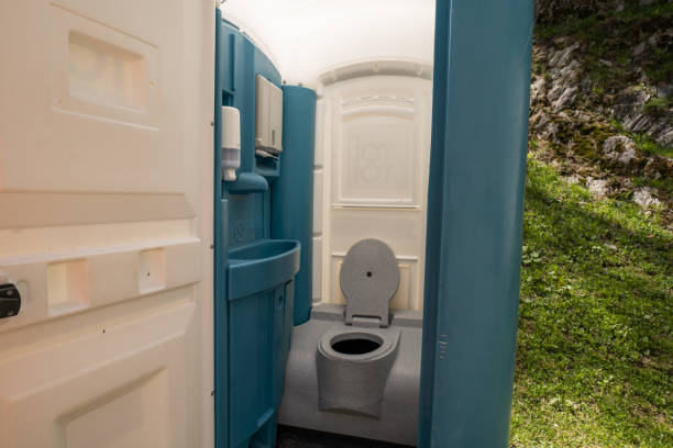 Best Porta potty services near me  in Manassas Park, VA